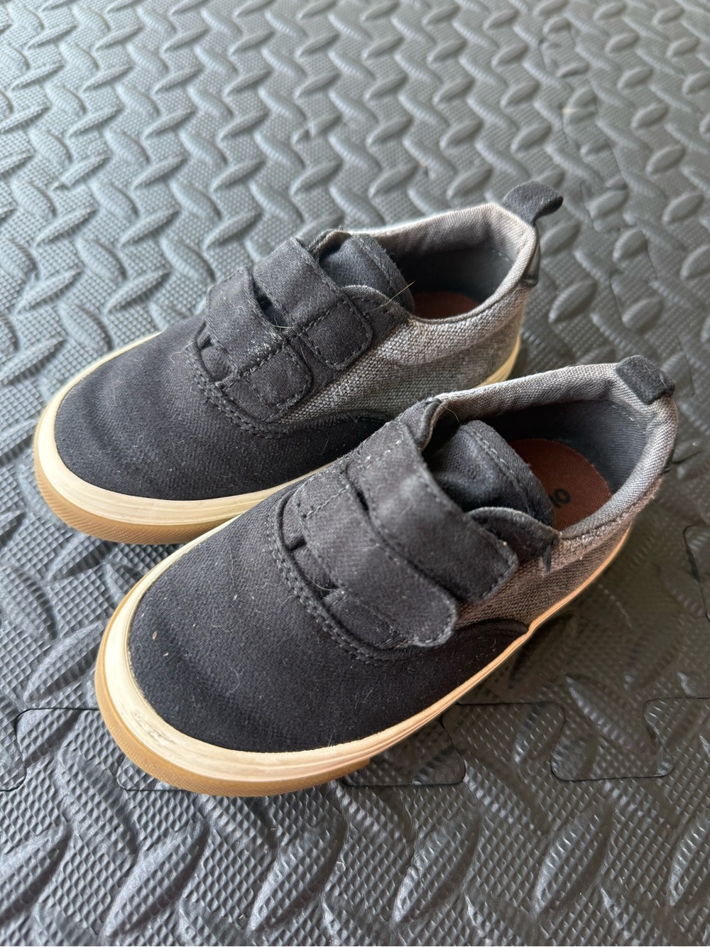 Old Navy Black and Tan Kids Canvas Hook-and-Loop Sneakers